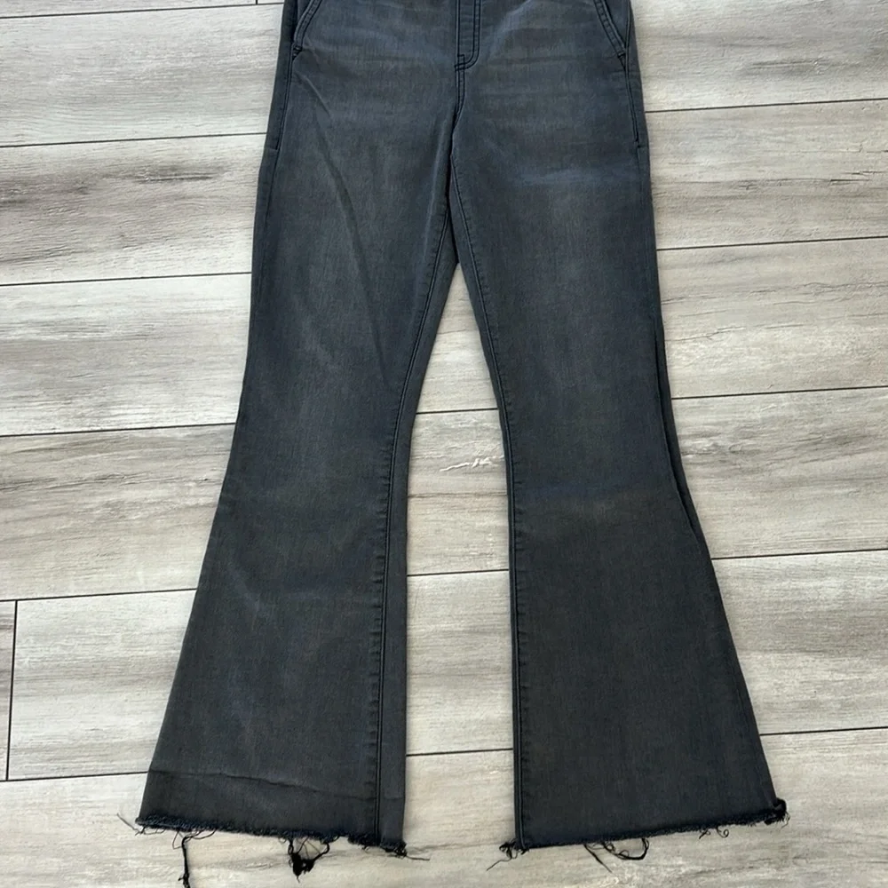 Juicy Couture pull on flare jeans in gray size 27